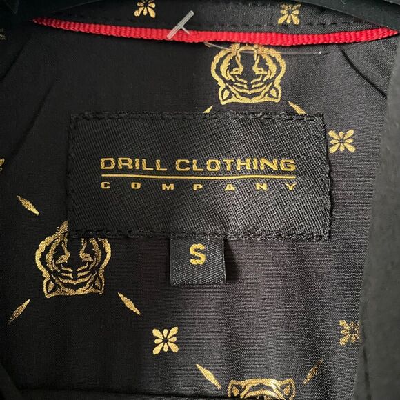 DRILL CLOTHING co. Button Down Shirt Mens Sz Small Black & Gold Short Sleeve - Picture 2 of 11